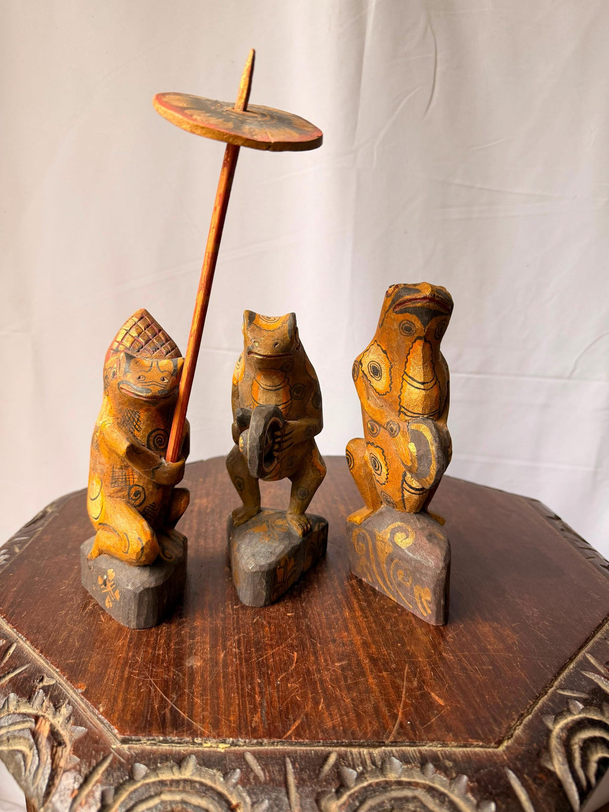 Vintage Carved Wood Frog Musician Trio Parasol Balinese Folk Art Figures 8"