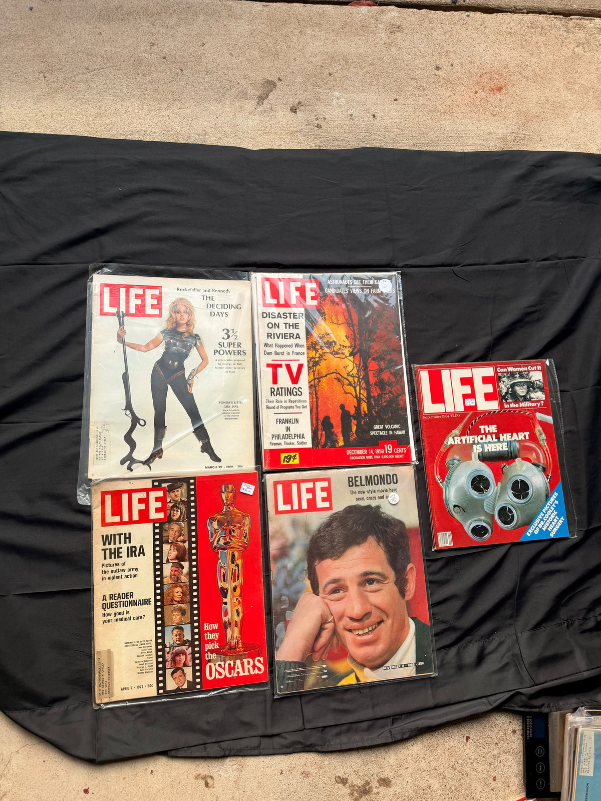 5 LIFE Magazines 1959-1981 Jane Fonda Barbarella Belmondo Oscars IRA Heart Lot