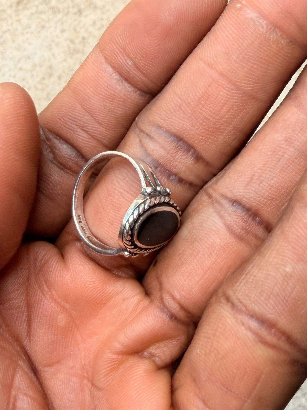 Vintage 925 Sterling Silver Black Onyx Oval Ring Rope Bezel Split Shank Size 8