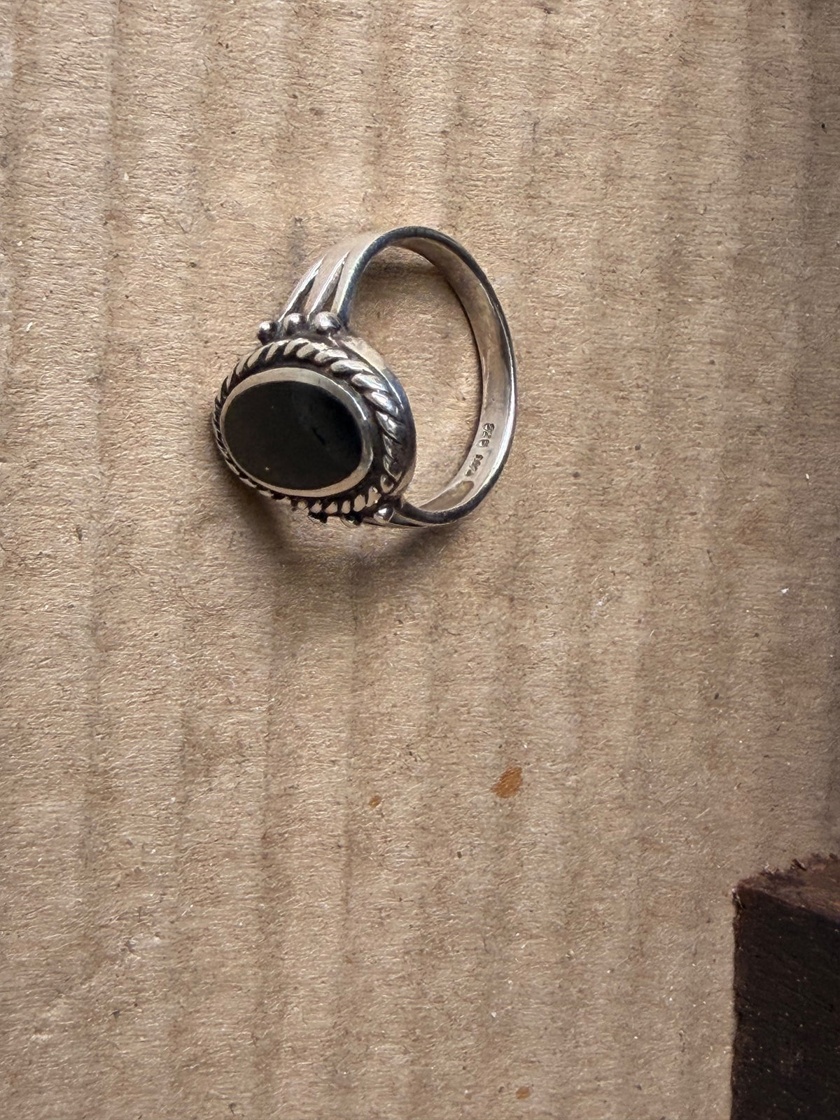 Vintage 925 Sterling Silver Black Onyx Oval Ring Rope Bezel Split Shank Size 8