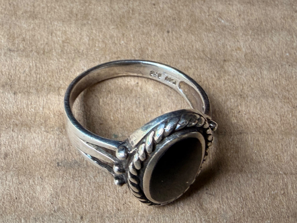 Vintage 925 Sterling Silver Black Onyx Oval Ring Rope Bezel Split Shank Size 8