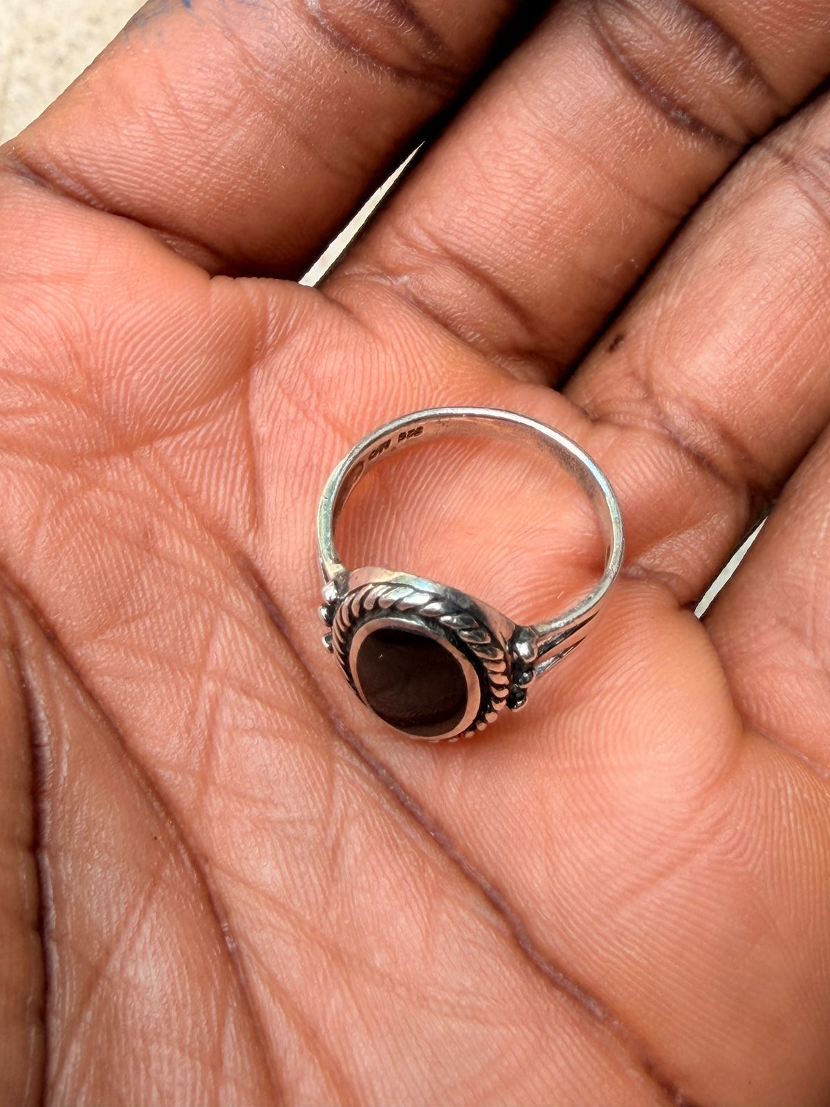 Vintage 925 Sterling Silver Black Onyx Oval Ring Rope Bezel Split Shank Size 8