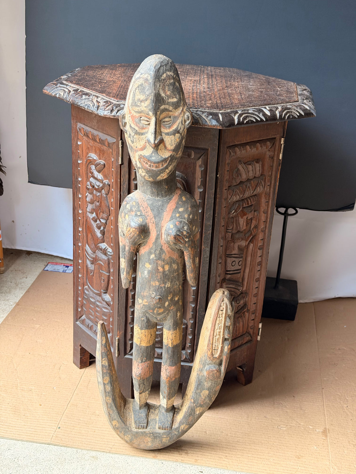 Vintage Sepik Papua New Guinea Carved Wood Crocodile Suspension Hook Figure 26in