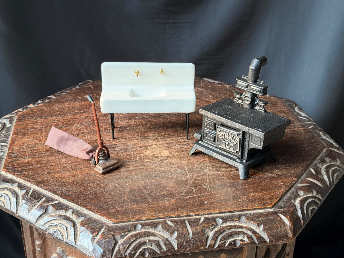Vintage JW Bonnie Glo Cast Iron Mini Stove Ceramic Sink Vacuum Dollhouse Set 3pc