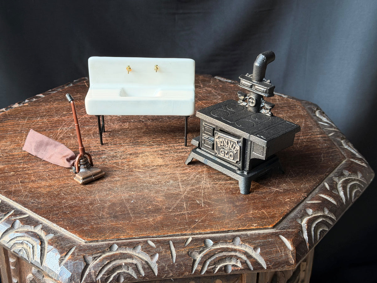 Vintage JW Bonnie Glo Cast Iron Mini Stove Ceramic Sink Vacuum Dollhouse Set 3pc