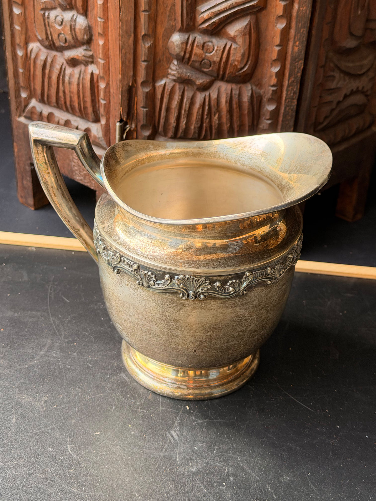 Vintage Sheffield Silver Co EPNS Silverplate Water Pitcher Shell Scroll Band 9in