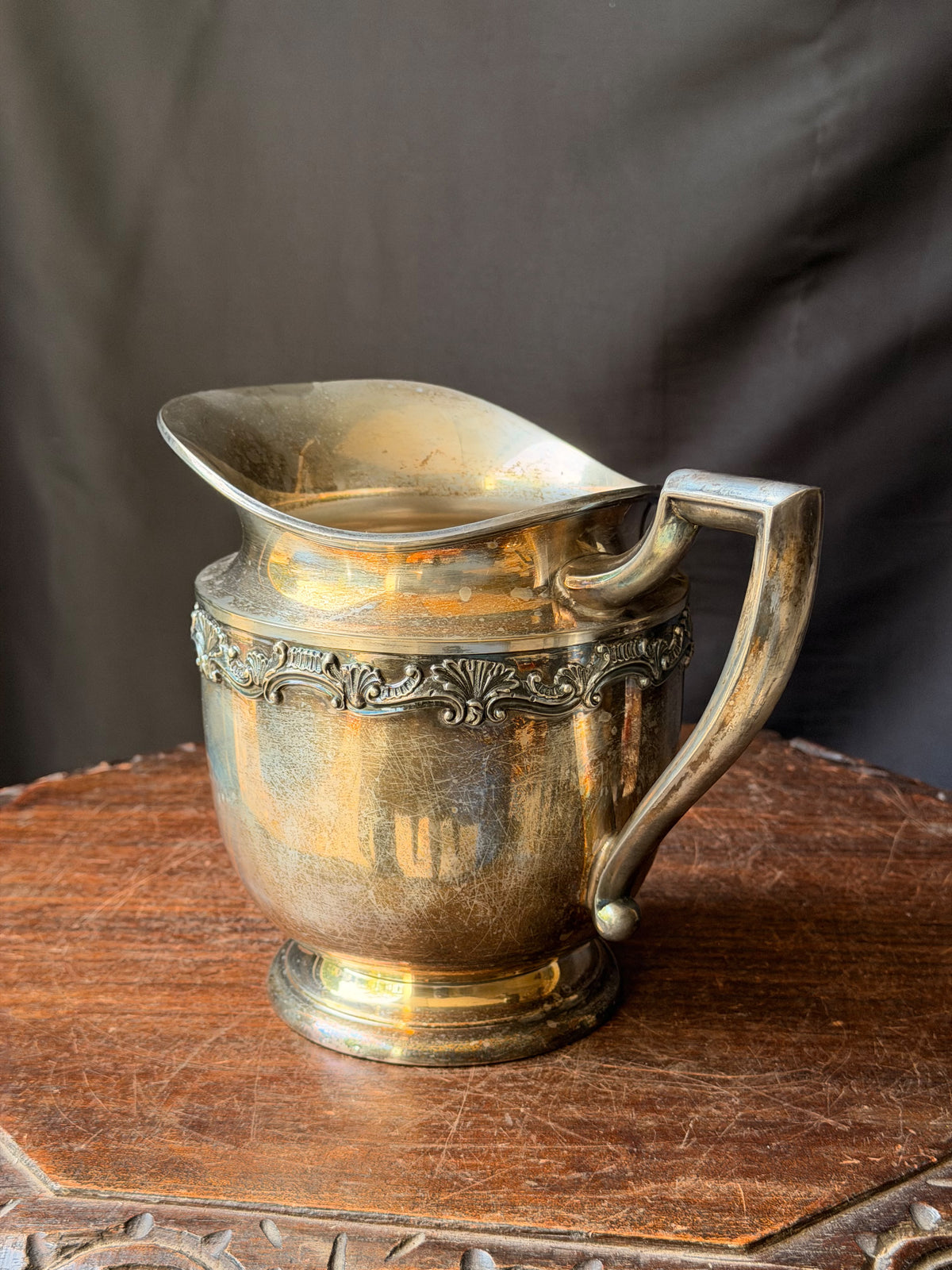 Vintage Sheffield Silver Co EPNS Silverplate Water Pitcher Shell Scroll Band 9in