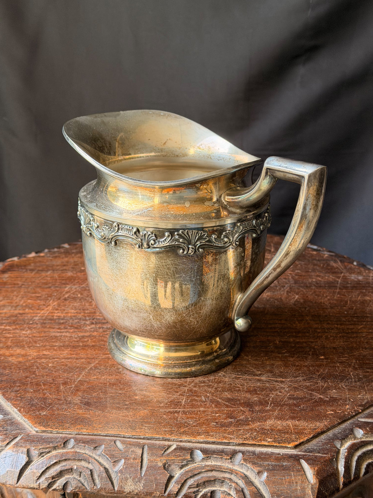 Vintage Sheffield Silver Co EPNS Silverplate Water Pitcher Shell Scroll Band 9in