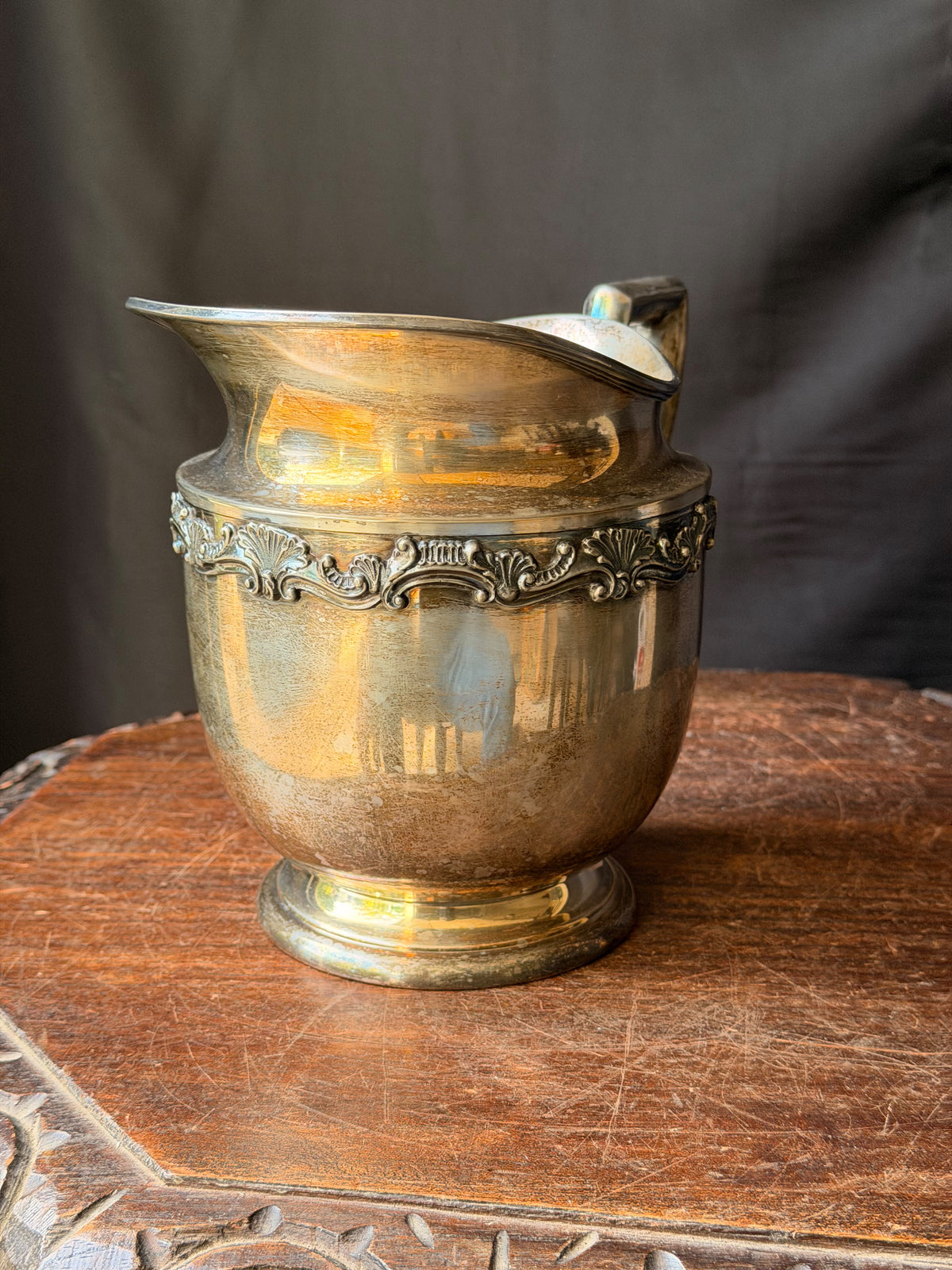 Vintage Sheffield Silver Co EPNS Silverplate Water Pitcher Shell Scroll Band 9in