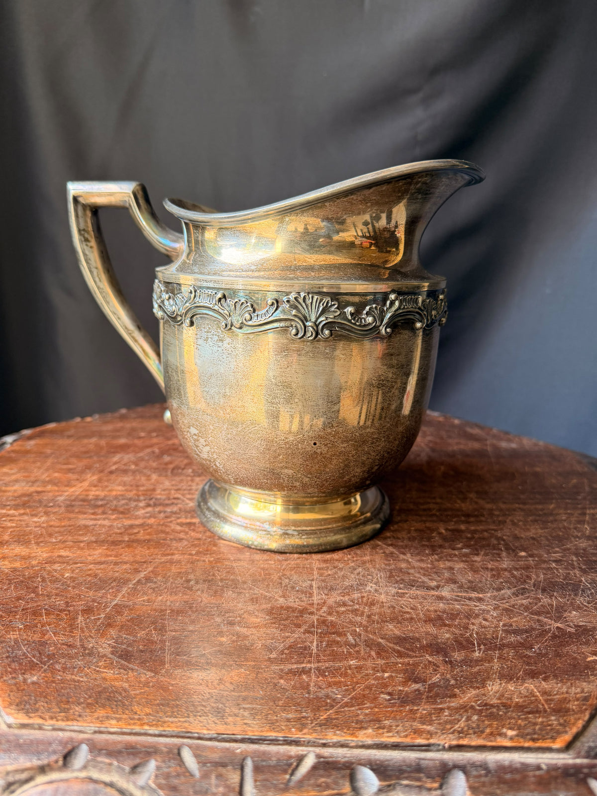 Vintage Sheffield Silver Co EPNS Silverplate Water Pitcher Shell Scroll Band 9in