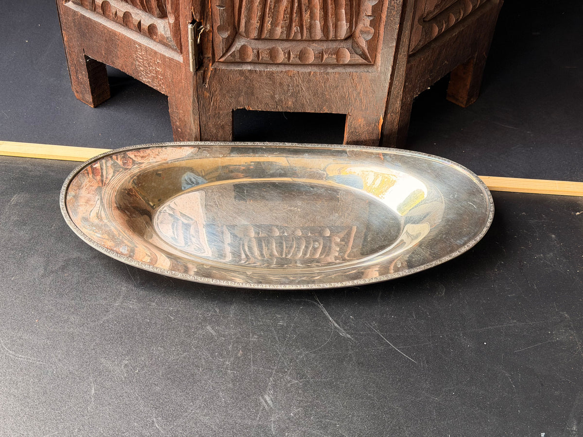 Vintage Wm A Rogers EPNS Silverplate Oval Bread Tray Serving Dish 490 10in