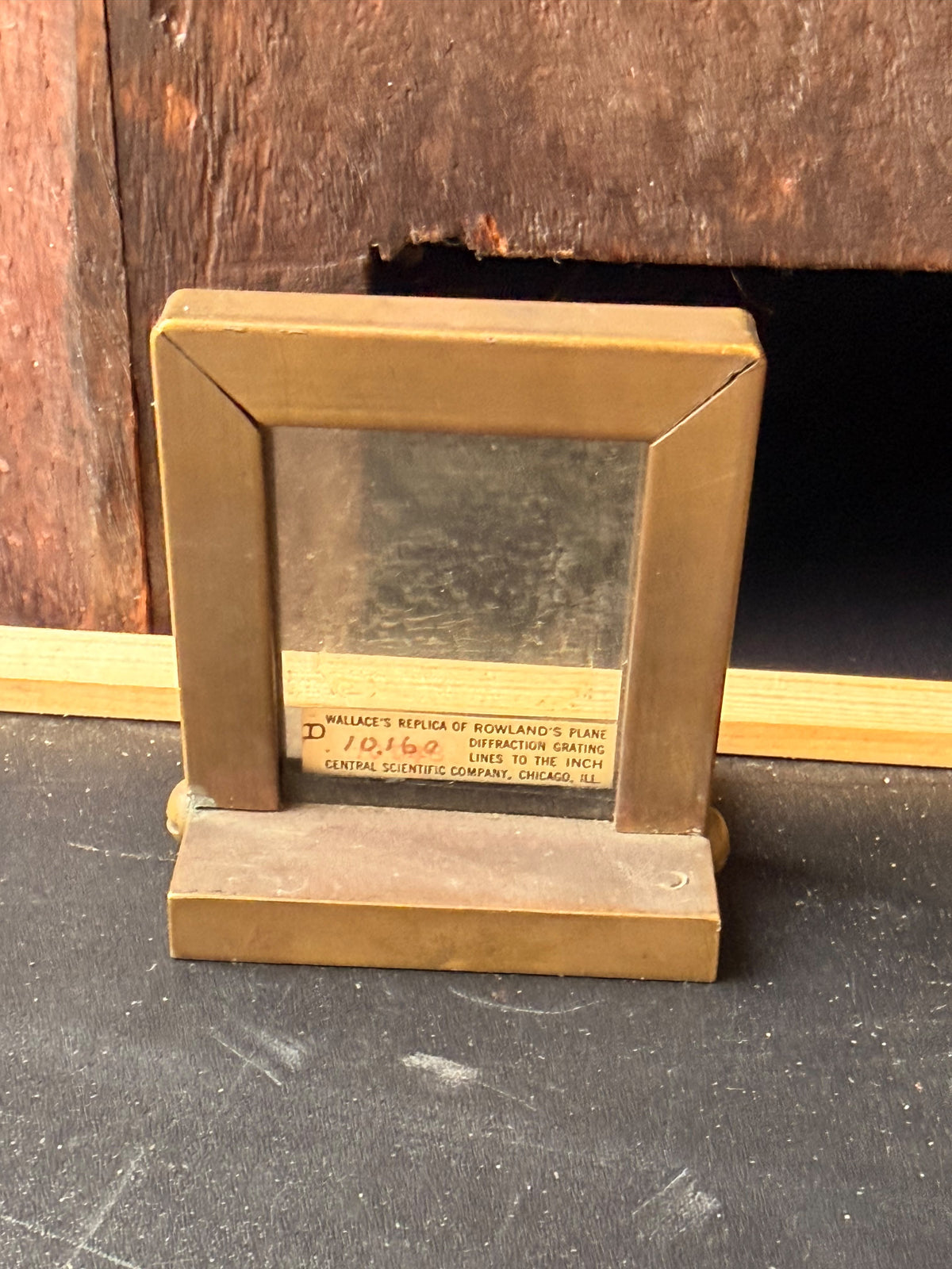 Vintage Cenco Wallace Replica Rowland Plane Diffraction Grating Brass Stand