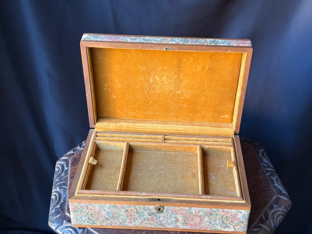 Vintage Italian Tapestry Jewelry Box Garden Courting Scene Removable Tray 13"