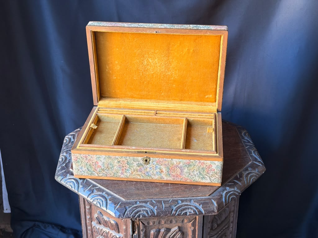 Vintage Italian Tapestry Jewelry Box Garden Courting Scene Removable Tray 13"