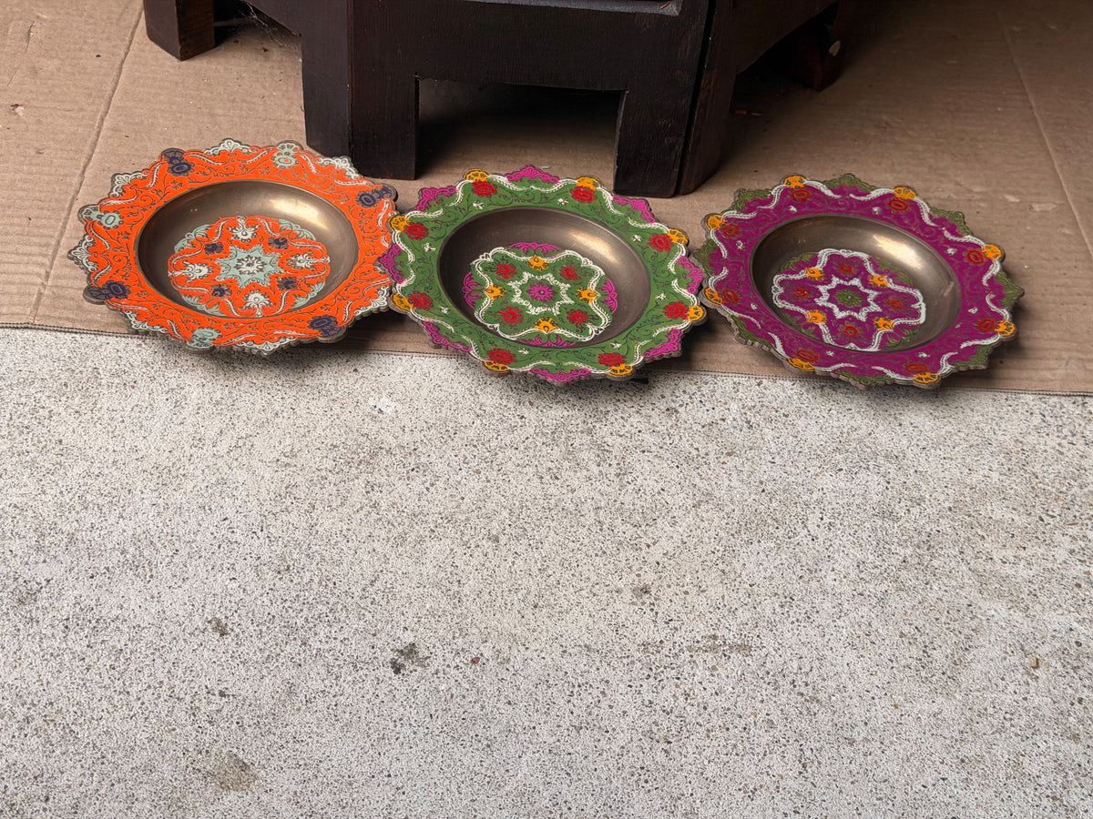 Vintage Enamel Brass Scalloped Floral Trinket Dishes Set of 3 Orange Green Pink 6"