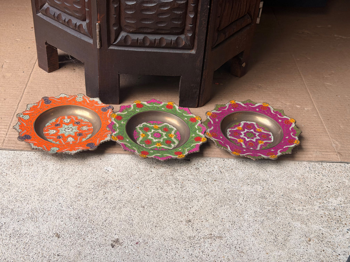 Vintage Enamel Brass Scalloped Floral Trinket Dishes Set of 3 Orange Green Pink 6"