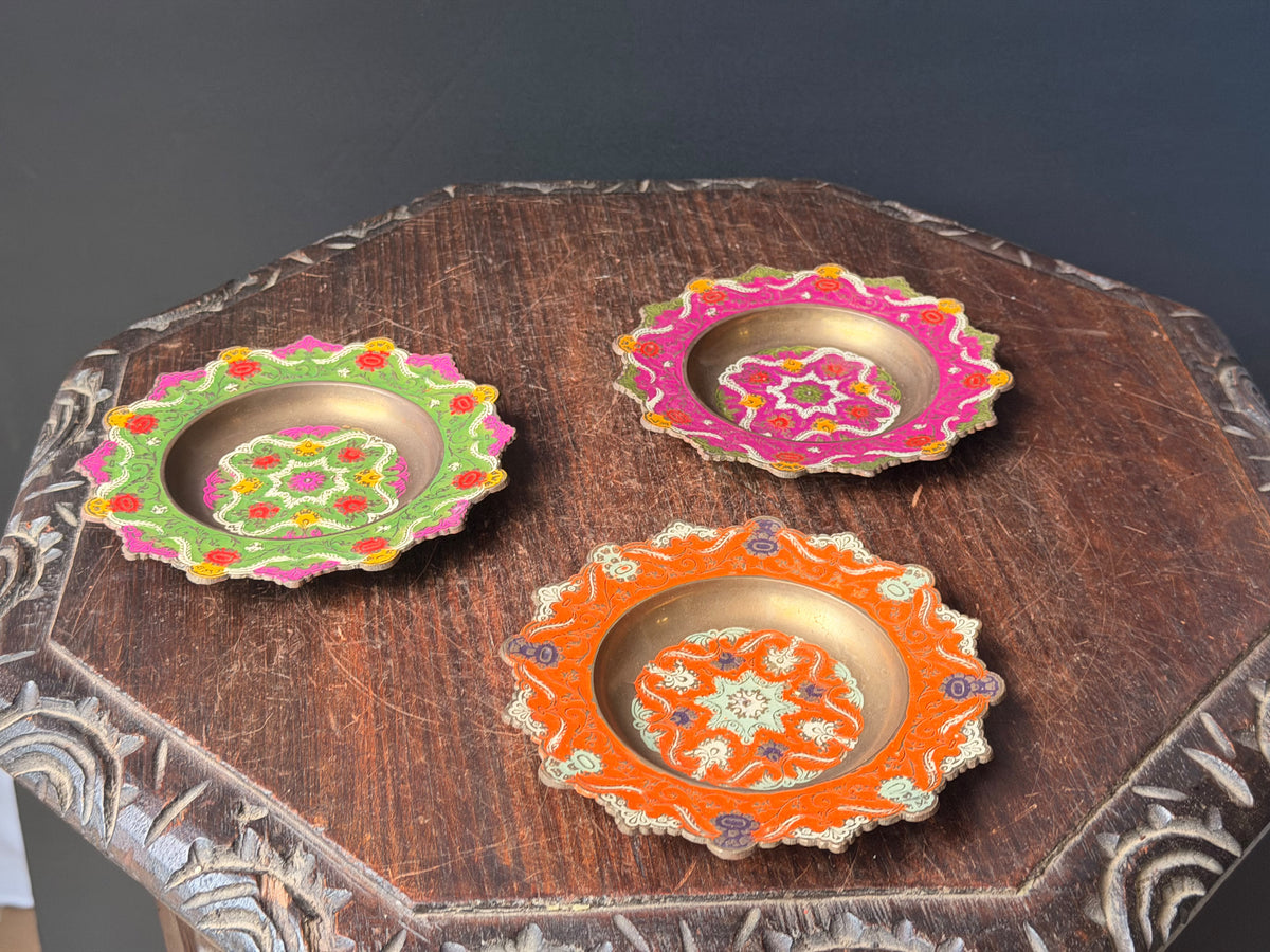Vintage Enamel Brass Scalloped Floral Trinket Dishes Set of 3 Orange Green Pink 6"