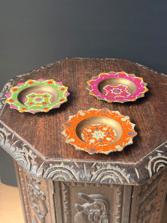 Vintage Enamel Brass Scalloped Floral Trinket Dishes Set of 3 Orange Green Pink 6"