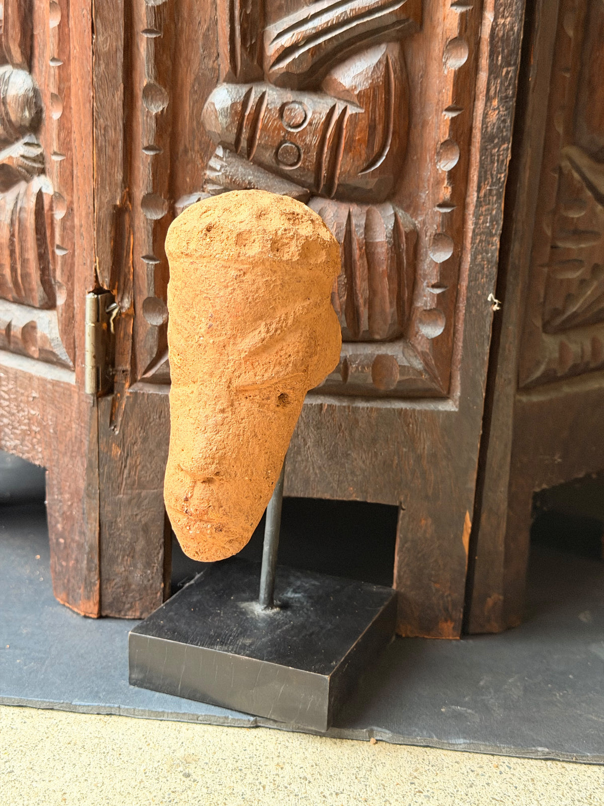 Nok Terracotta Elongated Head on Rod Stand Ex Barnes 4.5in - Age Untested
