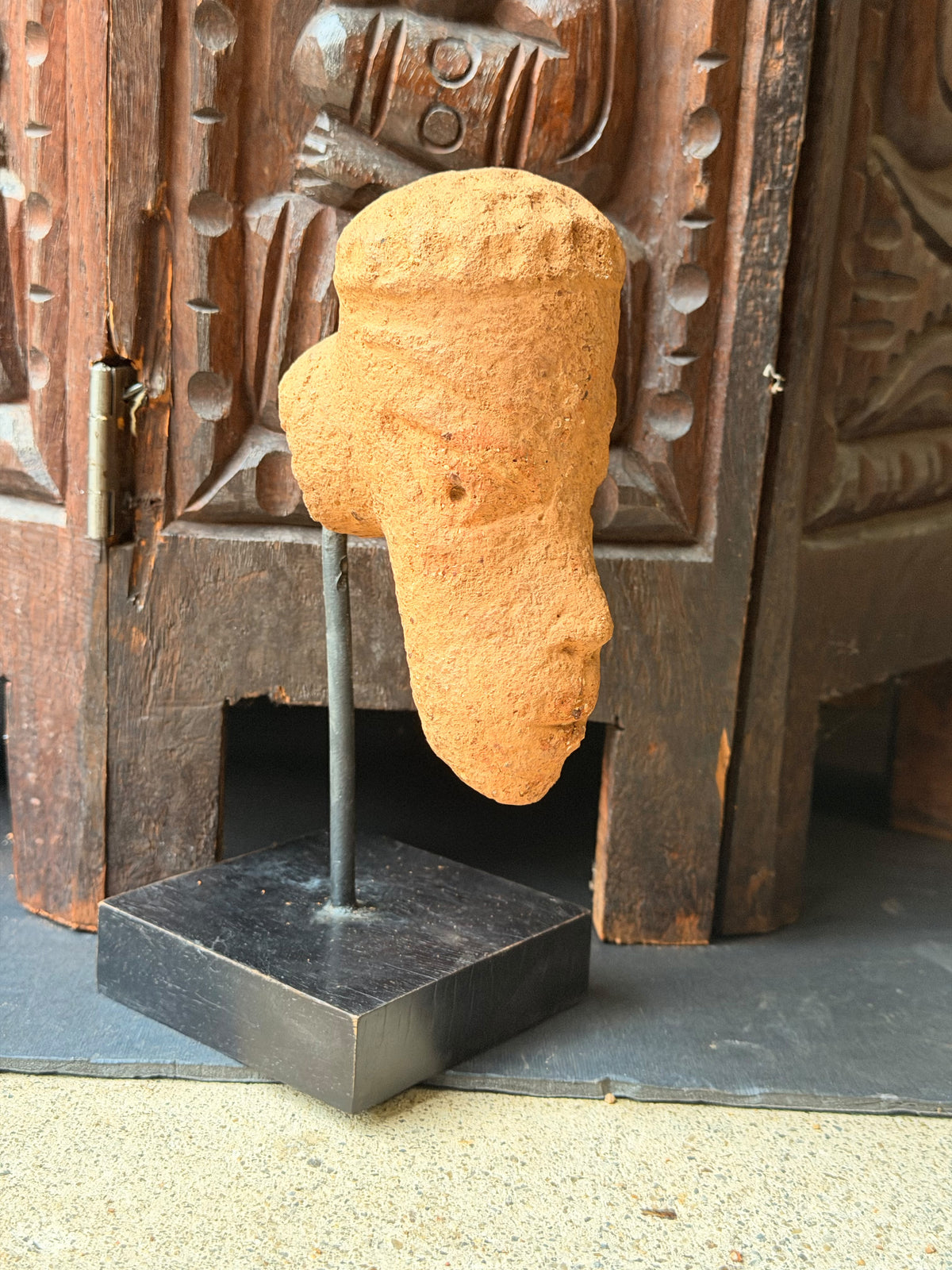 Nok Terracotta Elongated Head on Rod Stand Ex Barnes 4.5in - Age Untested