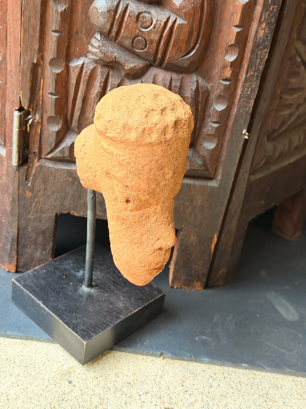 Nok Terracotta Elongated Head on Rod Stand Ex Barnes 4.5in - Age Untested
