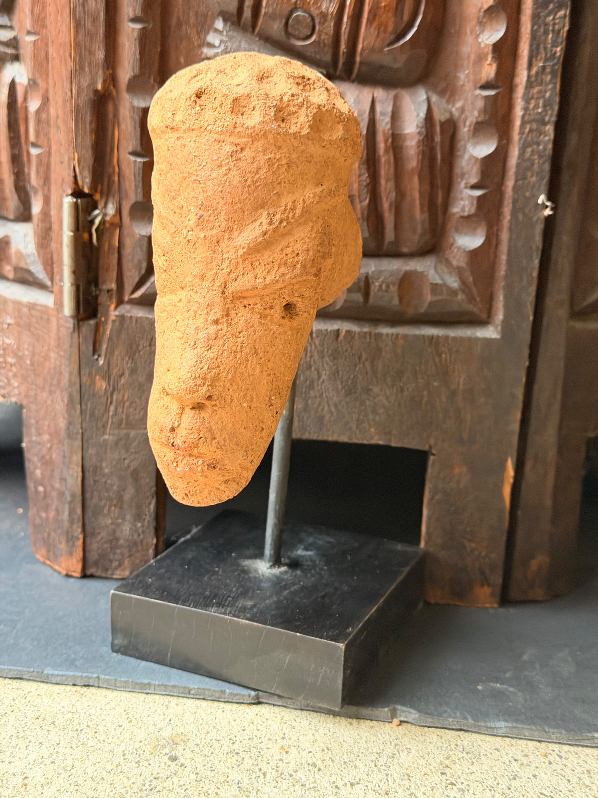 Nok Terracotta Elongated Head on Rod Stand Ex Barnes 4.5in - Age Untested
