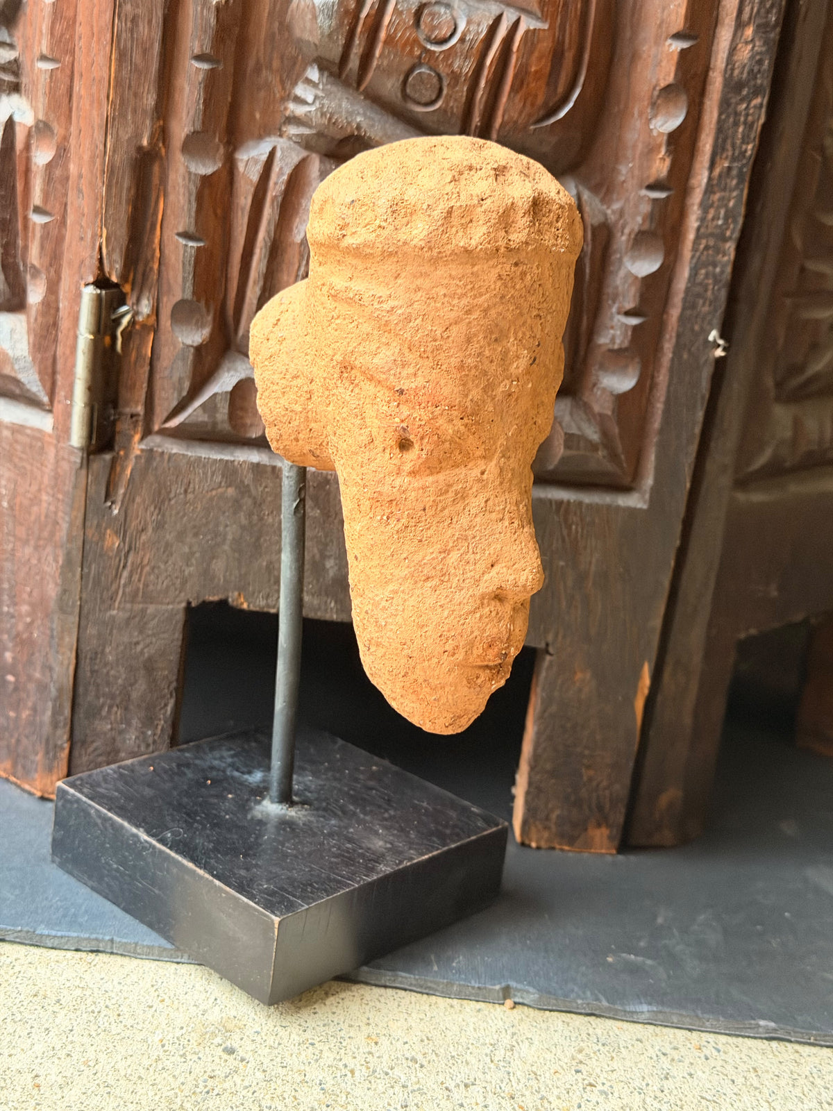 Nok Terracotta Elongated Head on Rod Stand Ex Barnes 4.5in - Age Untested