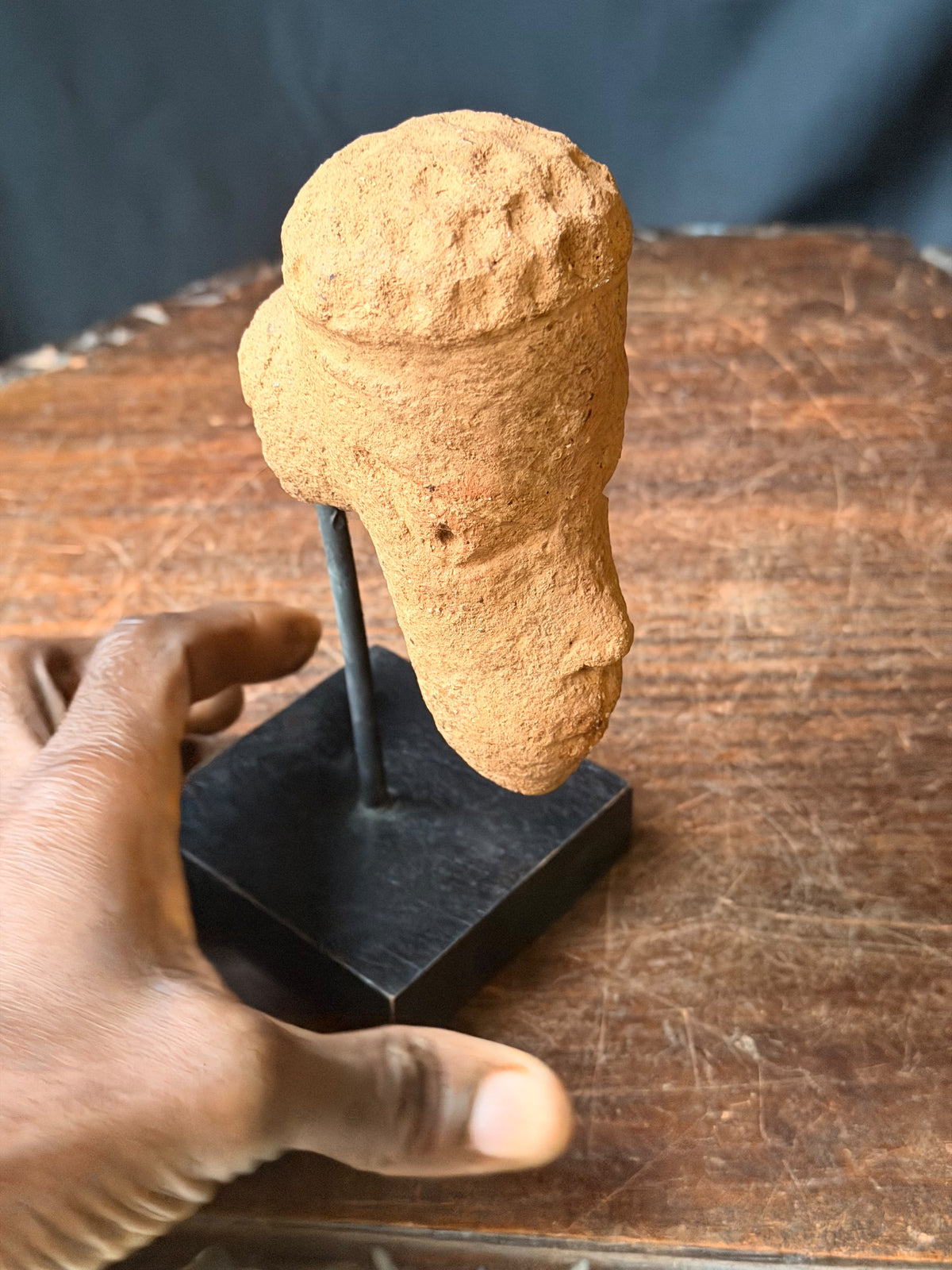 Nok Terracotta Elongated Head on Rod Stand Ex Barnes 4.5in - Age Untested
