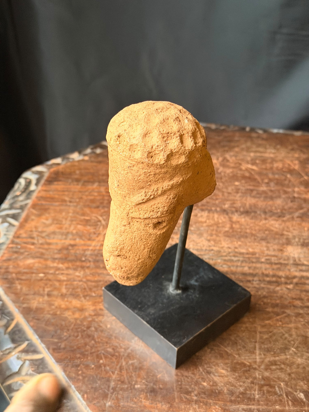 Nok Terracotta Elongated Head on Rod Stand Ex Barnes 4.5in - Age Untested