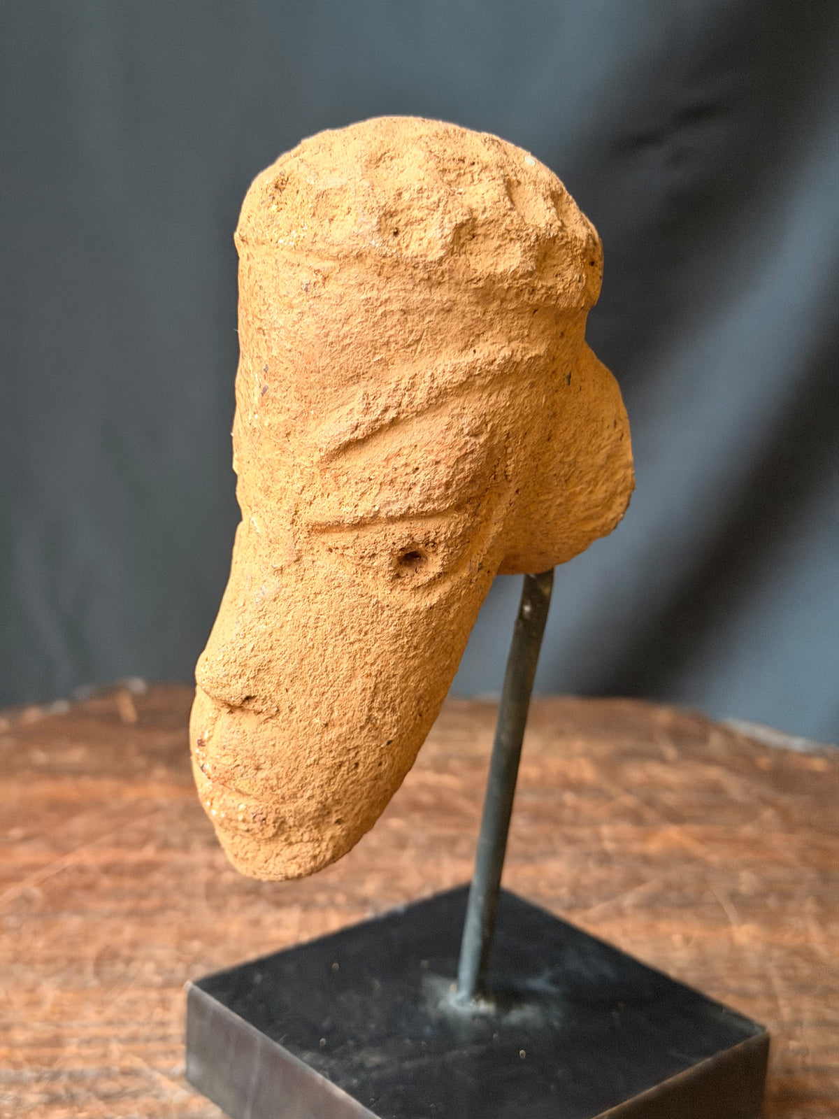 Nok Terracotta Elongated Head on Rod Stand Ex Barnes 4.5in - Age Untested
