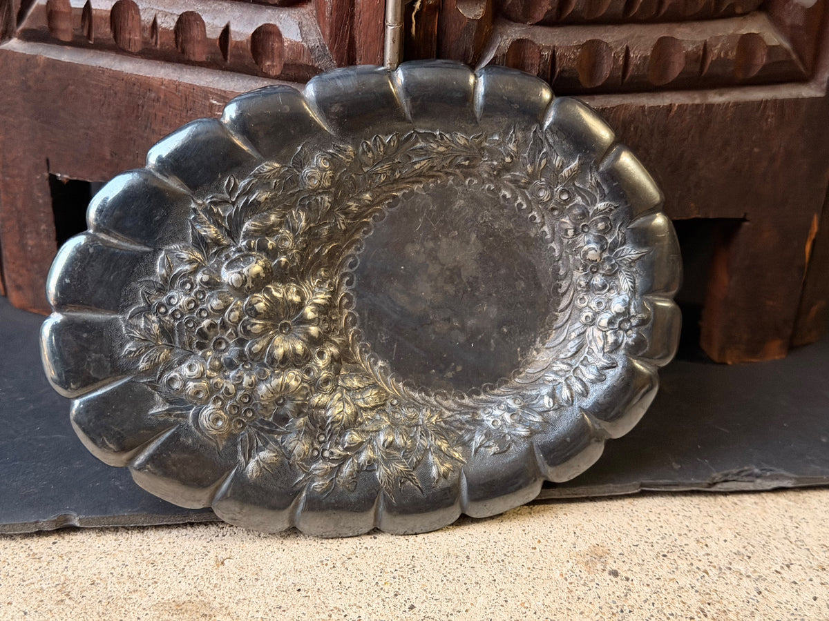 Victorian Barbour Bros Co Quadruple Silverplate Oval Dish Floral Repousse 7.3"