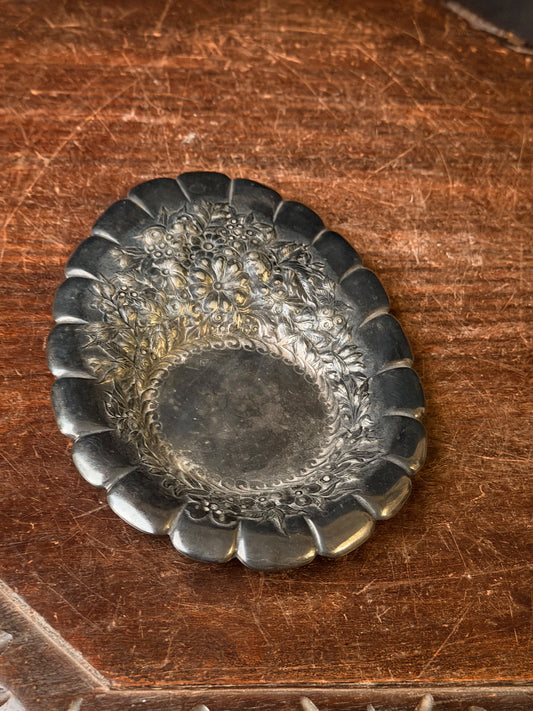 Victorian Barbour Bros Co Quadruple Silverplate Oval Dish Floral Repousse 7.3"