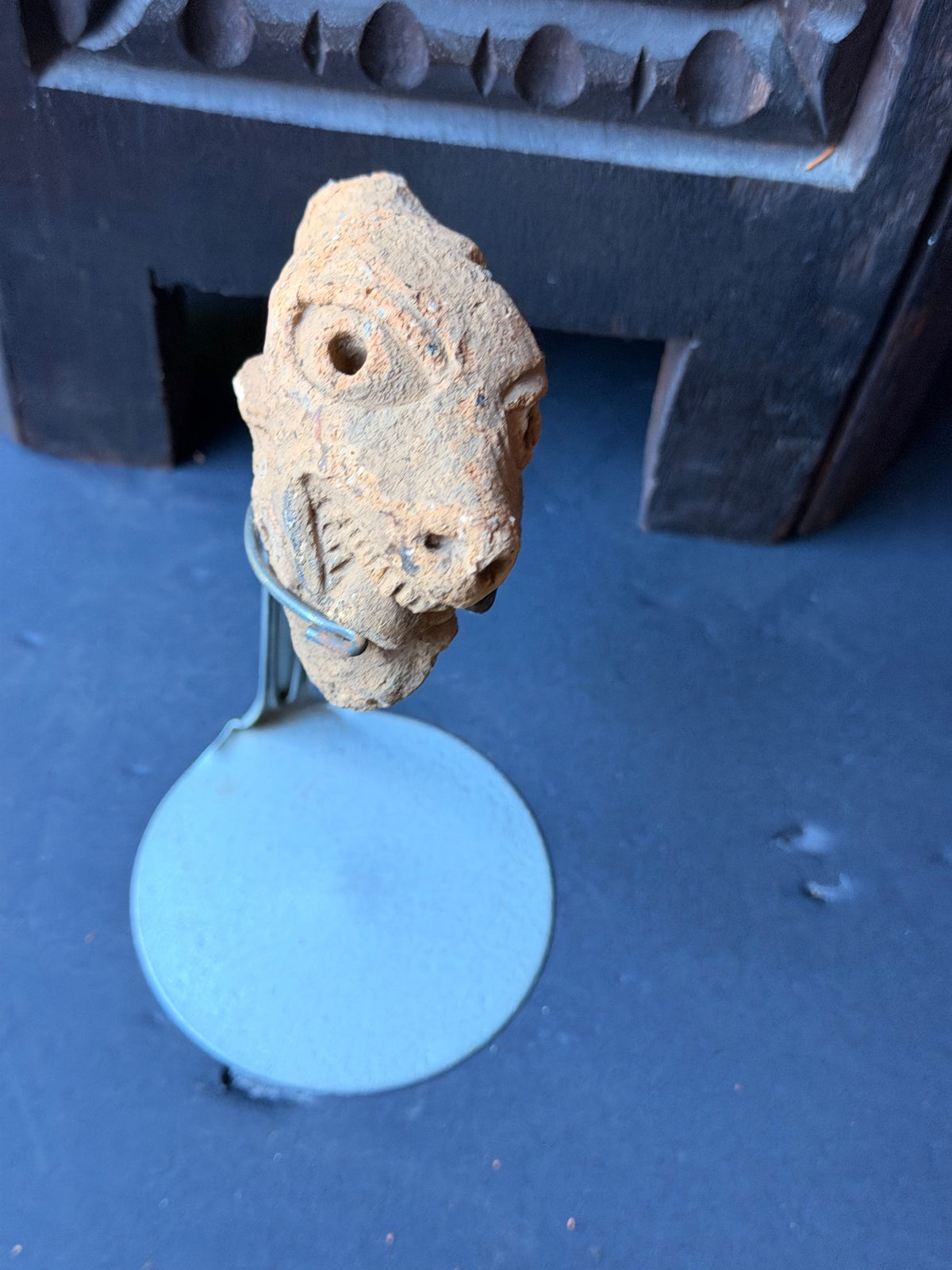 Nok Terracotta Dog Head Bared Teeth on Stand Ex Barnes 3in - Age Untested