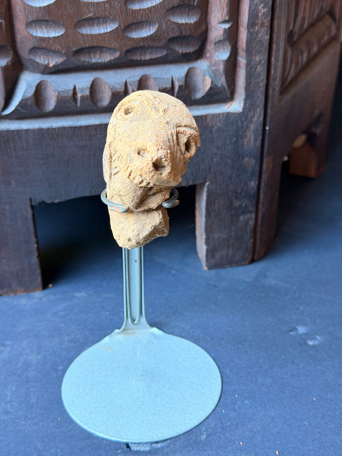 Nok Terracotta Dog Head Bared Teeth on Stand Ex Barnes 3in - Age Untested