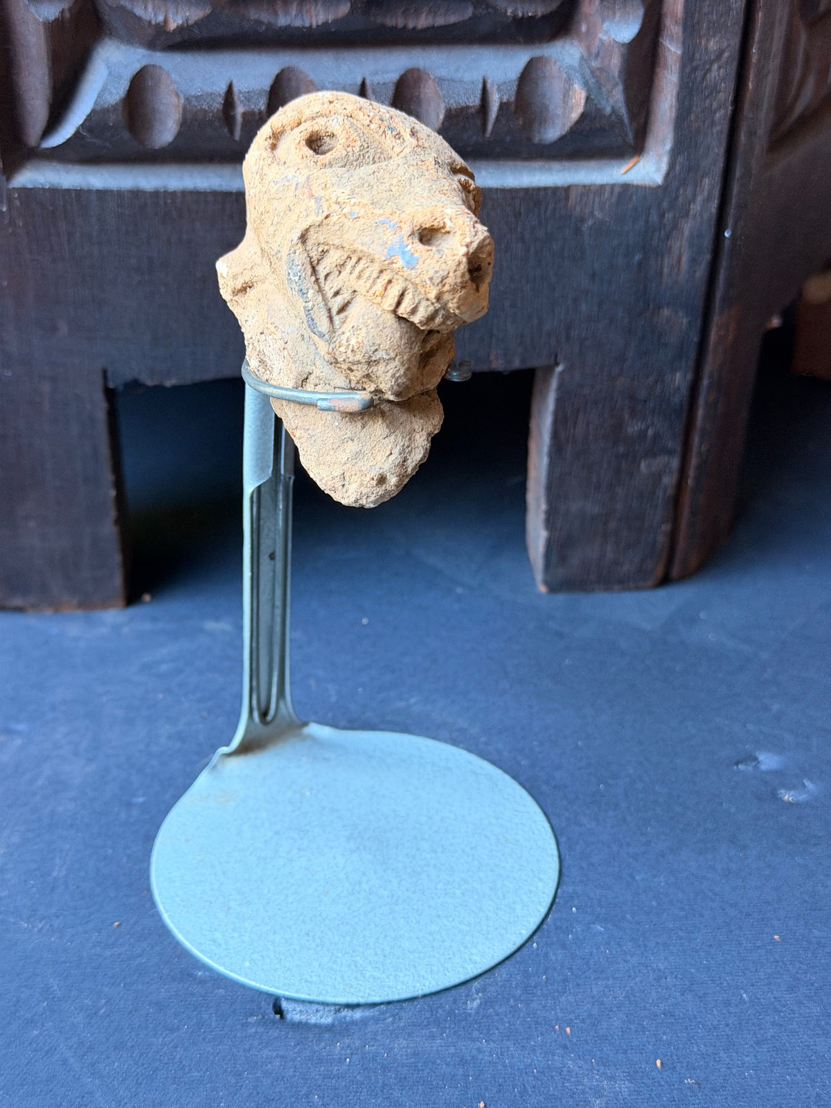 Nok Terracotta Dog Head Bared Teeth on Stand Ex Barnes 3in - Age Untested