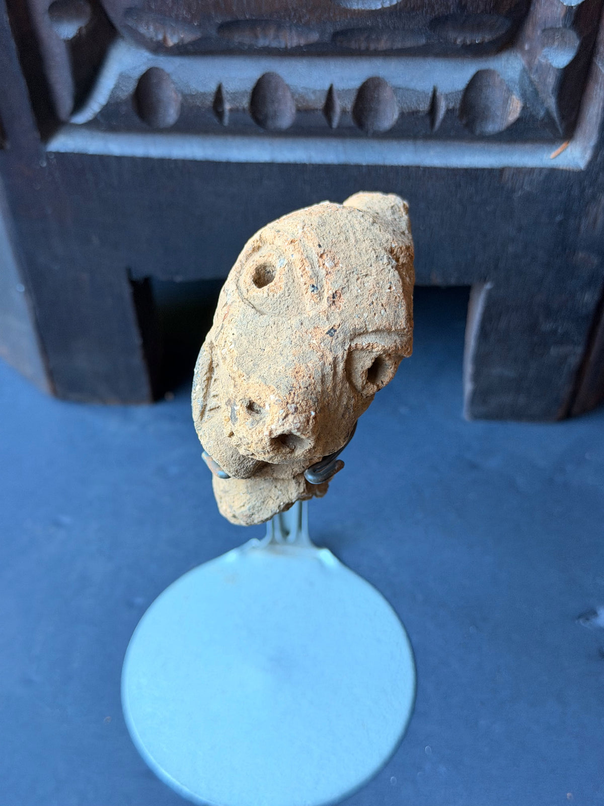 Nok Terracotta Dog Head Bared Teeth on Stand Ex Barnes 3in - Age Untested
