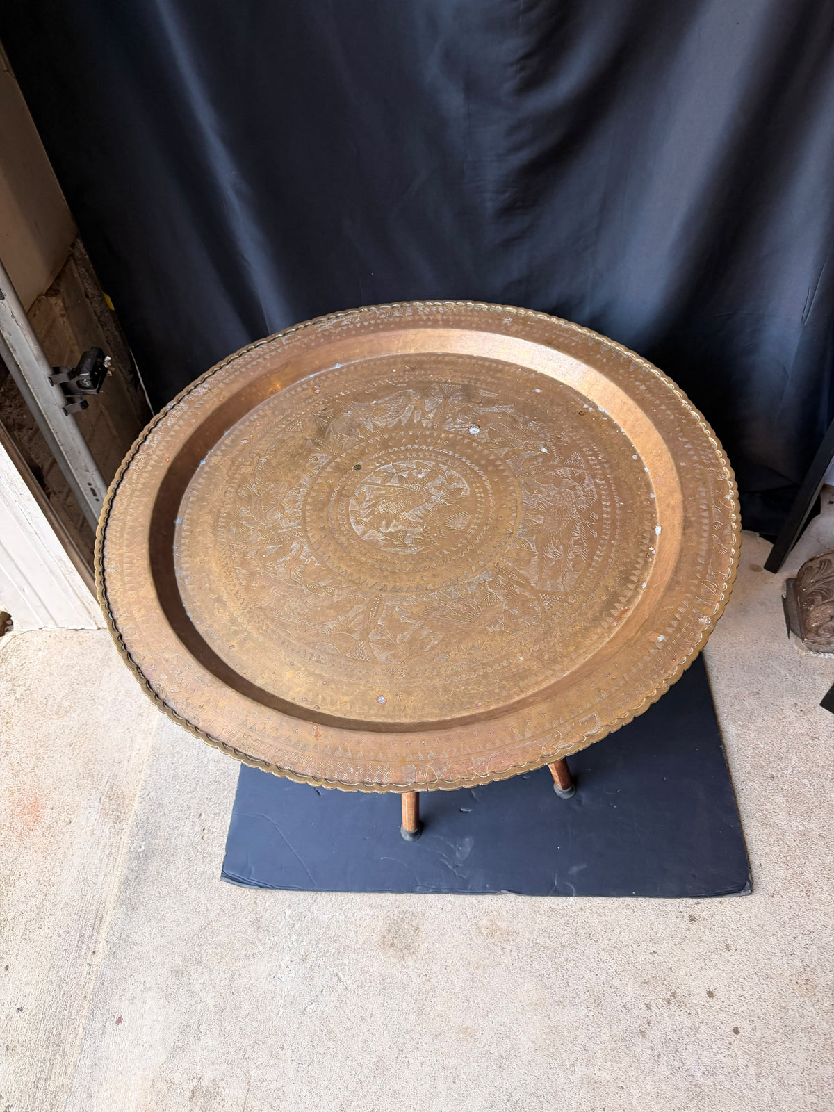 Mid Century Asian Engraved Brass Tray Table Folding Spider Leg Base Birds 30 in