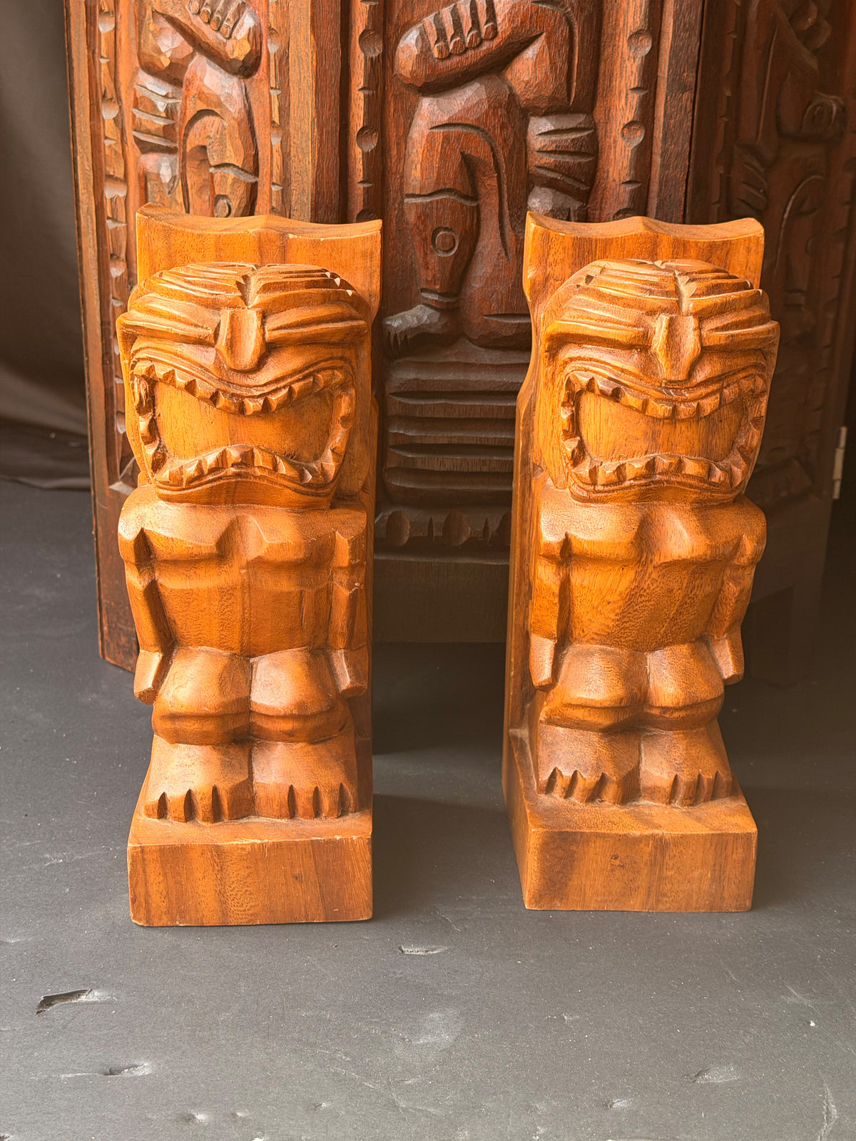 Vintage Mike's Monkeypod Hawaiian Carved Wood Tiki Bookends Pair Honolulu 10 in
