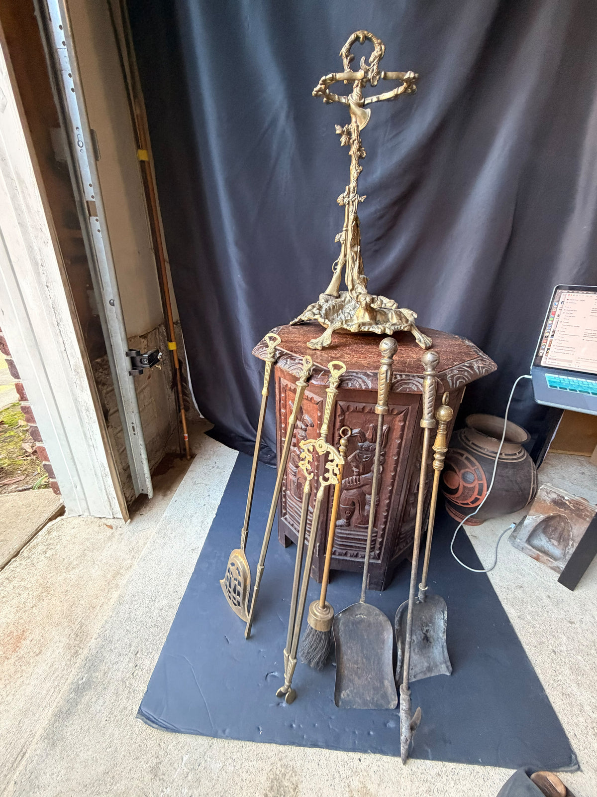 Ornate Brass Fireplace Tool Set Hunting Dog Stand 8 Pc Hearth Companion 21.5 in