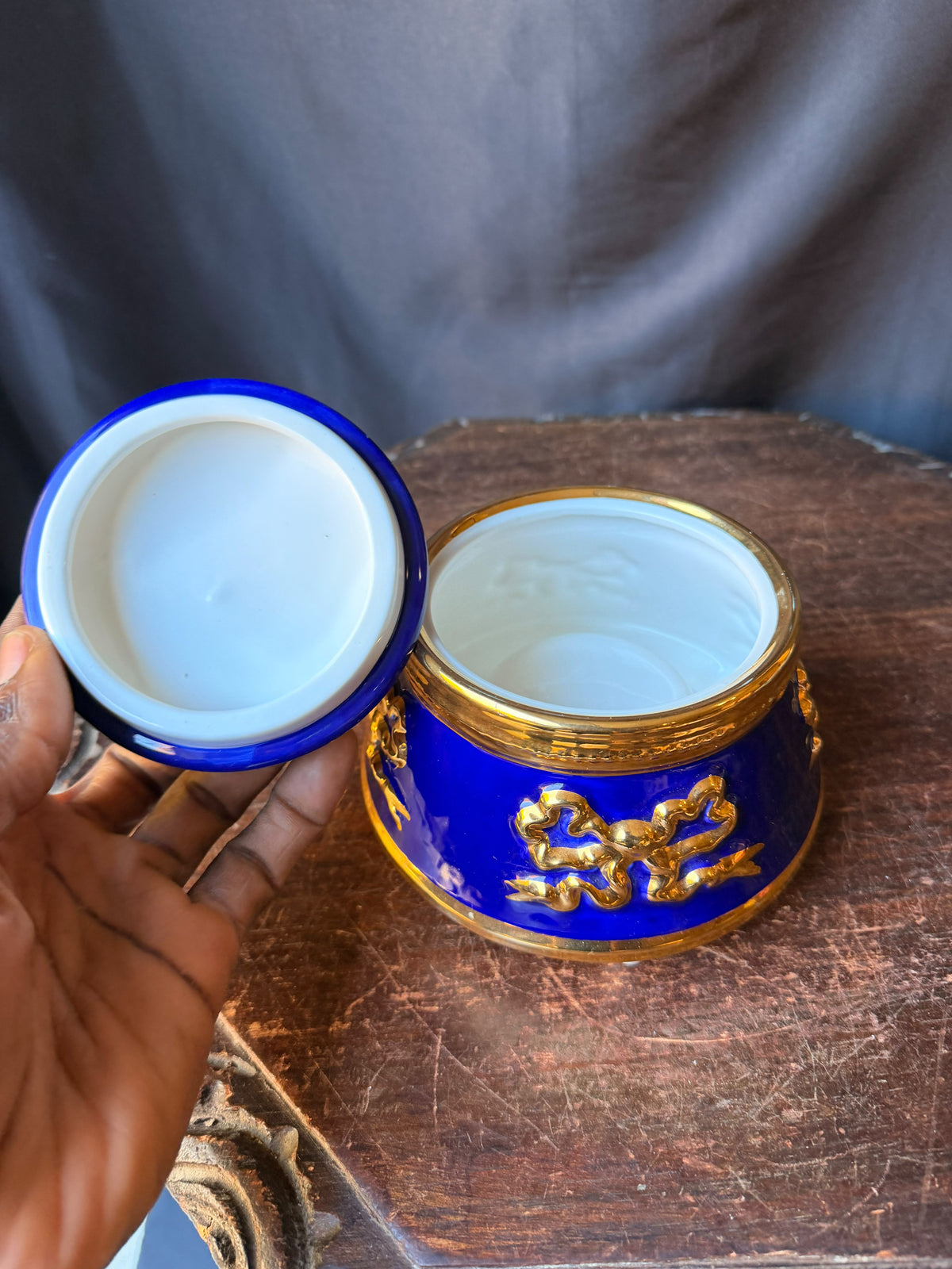 Teleflora Swan Lake Music Box Cobalt Blue Gold Porcelain Trinket Box Works 6.5in