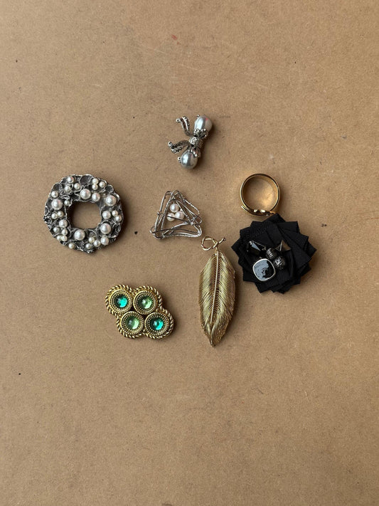 Vintage Costume Jewelry Lot of 7 Pieces: Pins, Brooches & Ring