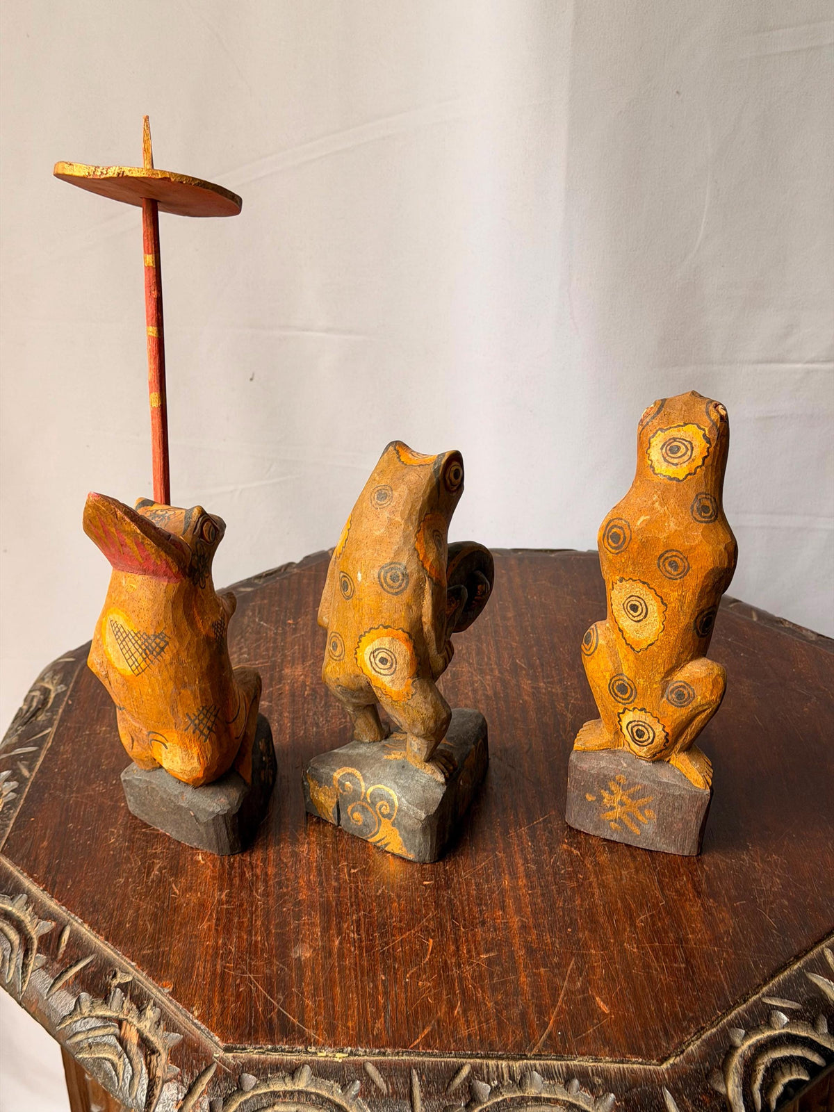 Vintage Carved Wood Frog Musician Trio Parasol Balinese Folk Art Figures 8"