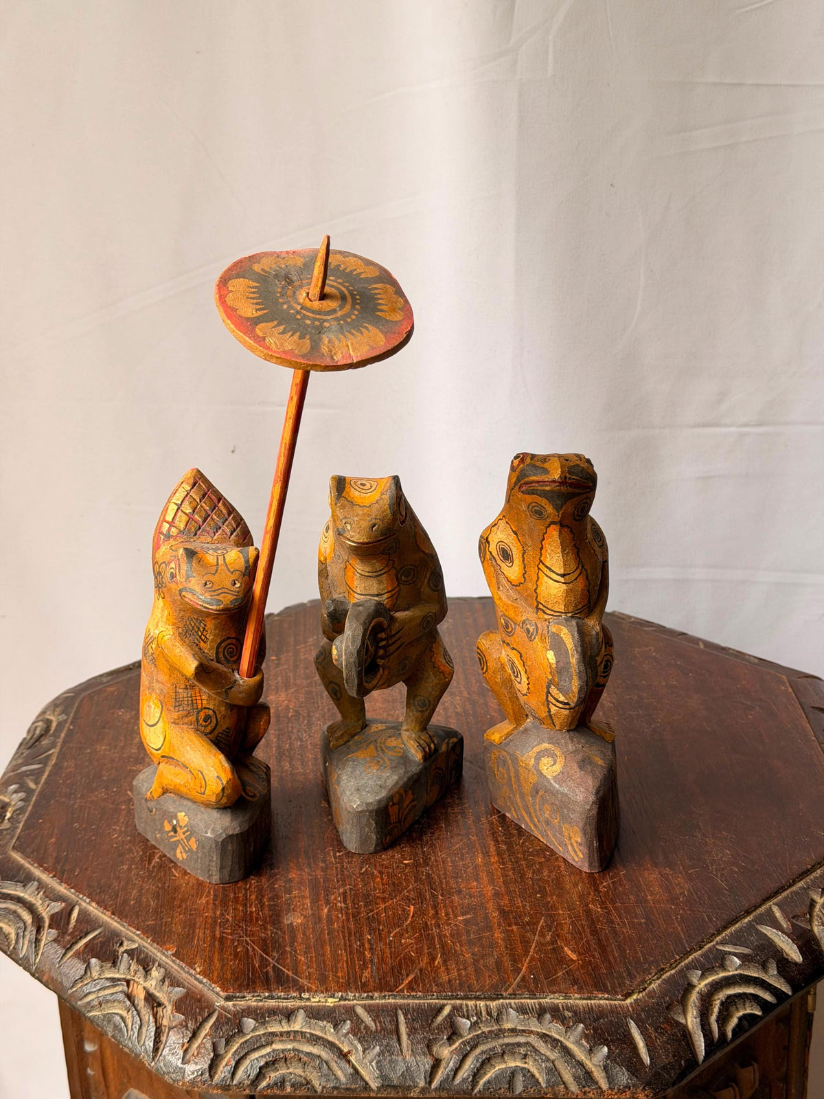 Vintage Carved Wood Frog Musician Trio Parasol Balinese Folk Art Figures 8"