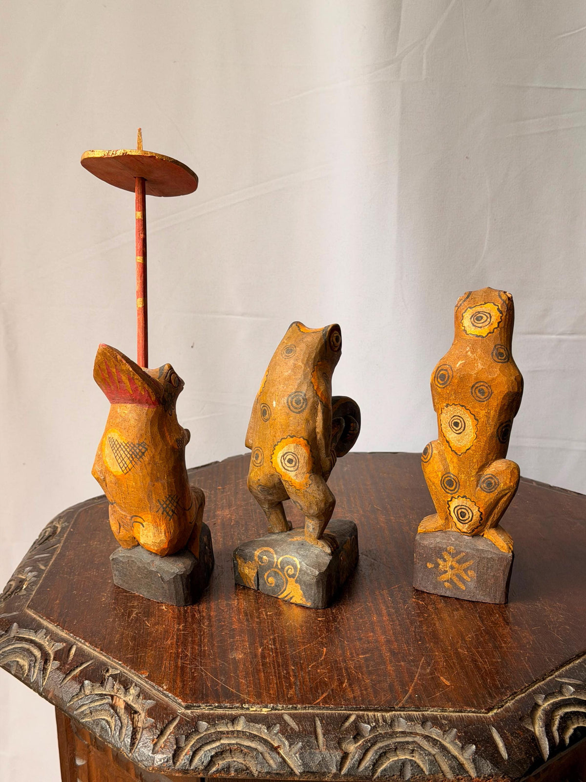 Vintage Carved Wood Frog Musician Trio Parasol Balinese Folk Art Figures 8"