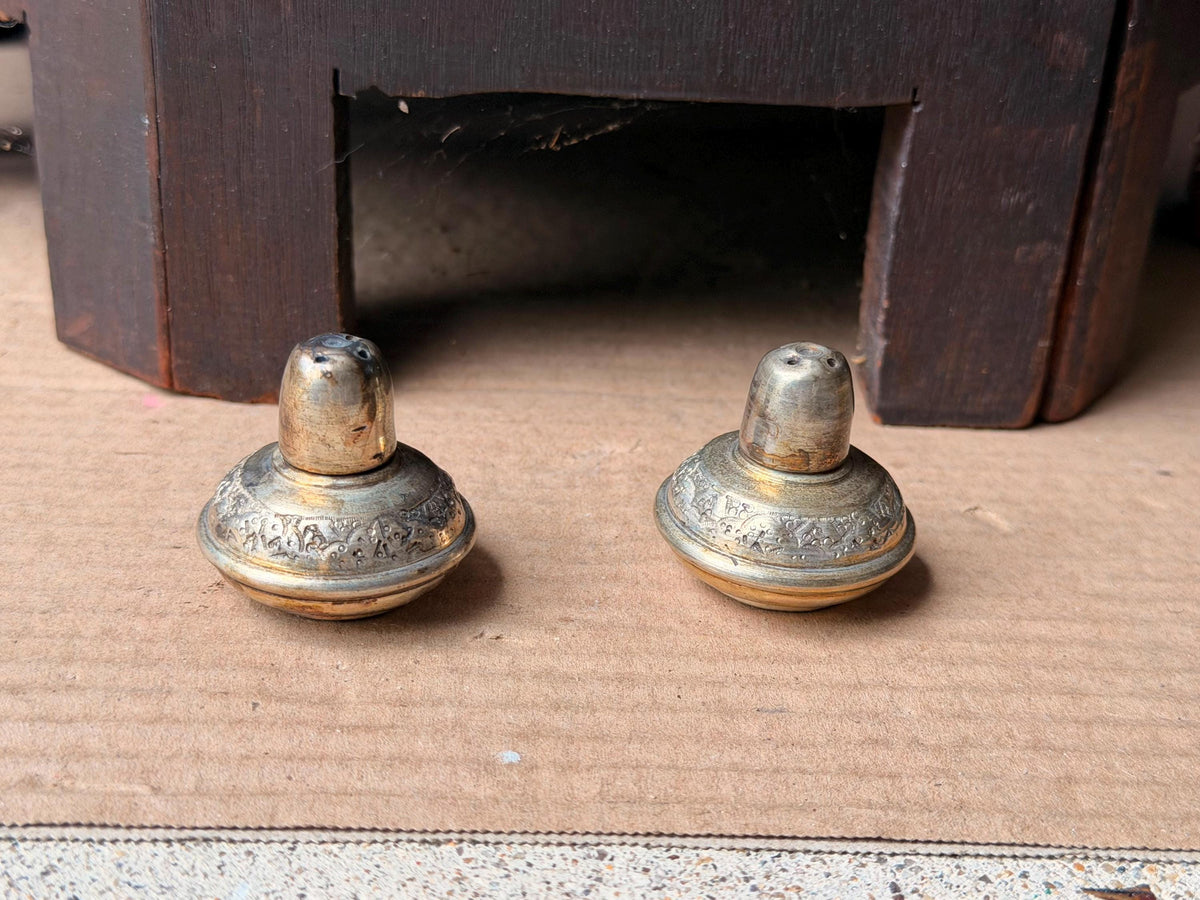 Vintage Silver Plated Salt Pepper Shakers Etched Metal Spice Shakers