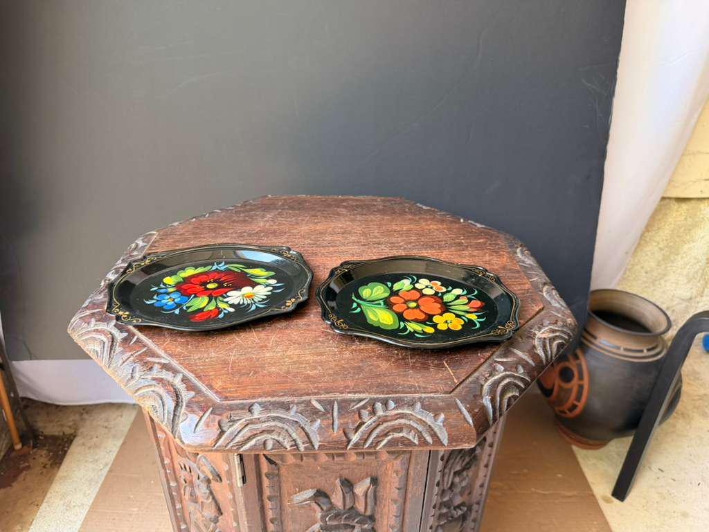 Eastern European Folk Art Hand Painted Floral Trays Metal Plastic Set 2 7.8"