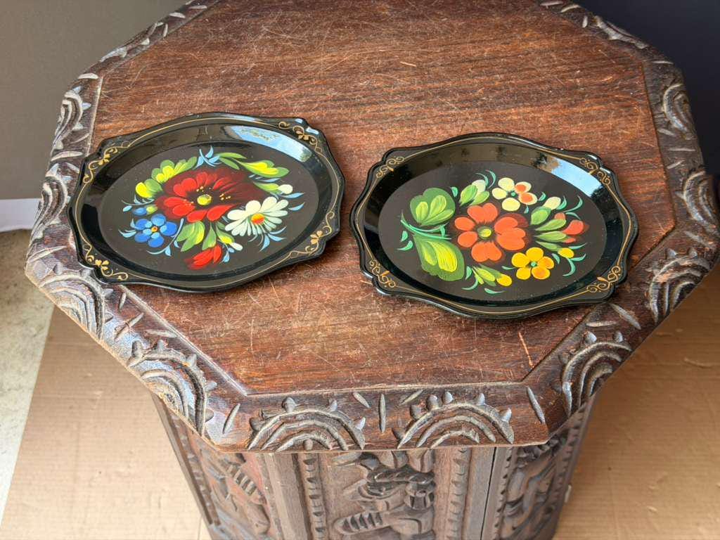 Eastern European Folk Art Hand Painted Floral Trays Metal Plastic Set 2 7.8"
