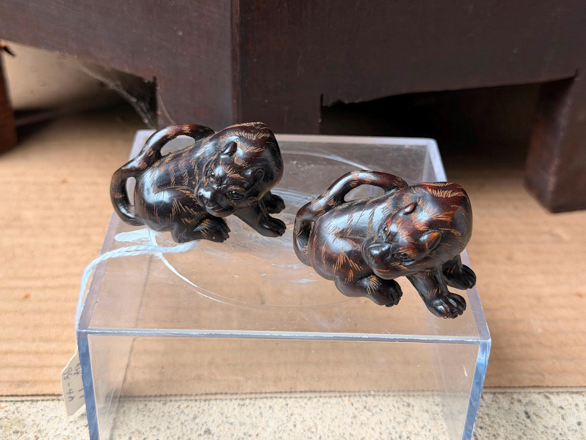 Vintage Japanese Carved Wood Netsuke Figurine Set Crouching Tigers Signed Seal