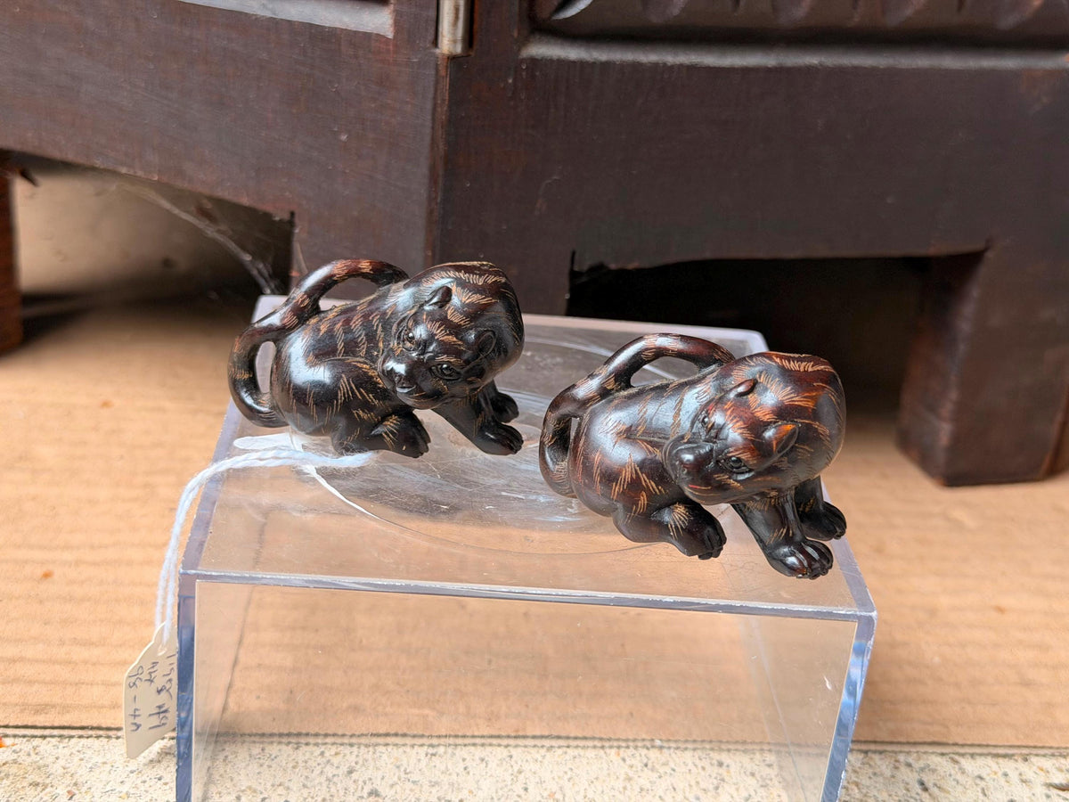 Vintage Japanese Carved Wood Netsuke Figurine Set Crouching Tigers Signed Seal