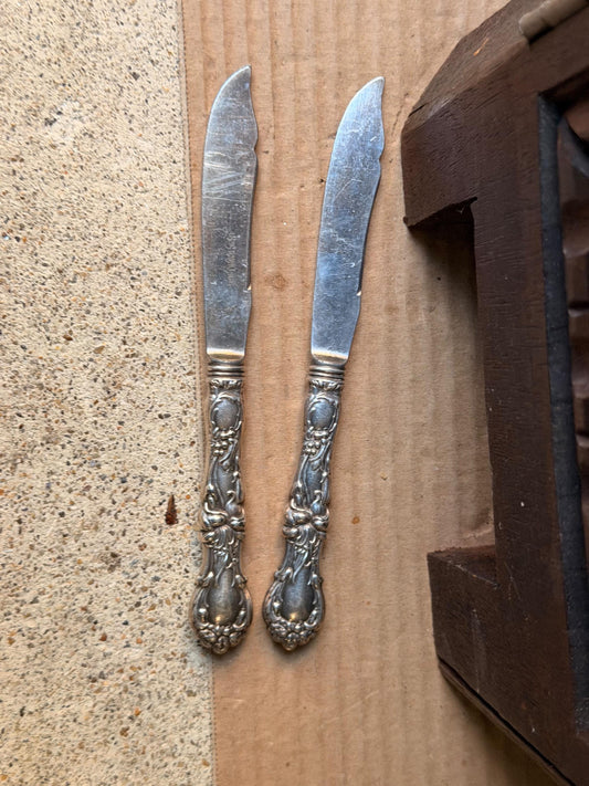 Antique 1835 R Wallace Silverplate Butter Spreaders Pair Floral Flatware 6.5in